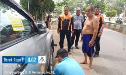 Meresahkan, Dishub Samarinda Gembosi Ban Empat Kendaraan Parkir Sembarangan
