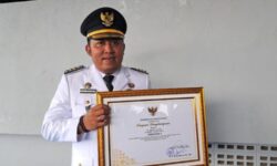 Kisah Inspiratif Muhammad Arfah, Camat Terbaik Bawa Pulang Emas 20 Gram dari Rudy Mas’ud