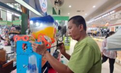 Cerita Puji Berjualan Es Salju 19 Tahun di Tengah Sengitnya Persaingan Ragam Minuman di Samarinda