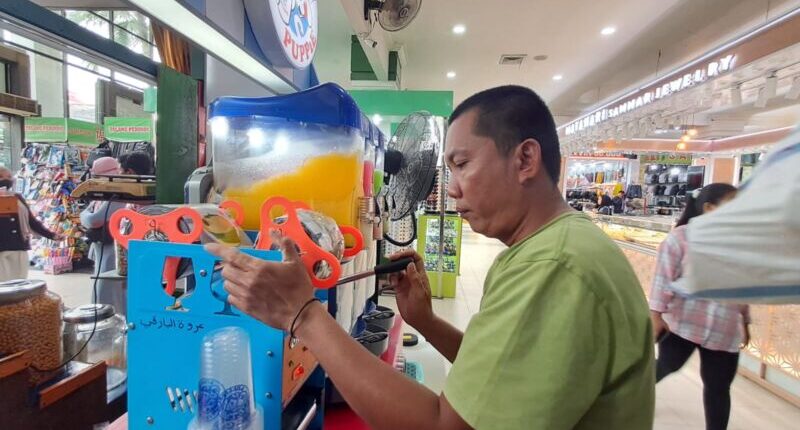 Cerita Puji Berjualan Es Salju 19 Tahun di Tengah Sengitnya Persaingan Ragam Minuman di Samarinda