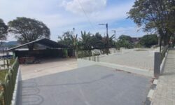 Dibangun Pemkot, Taman Dekat Jembatan Mahakam Ini Ditemani Bau Sampah