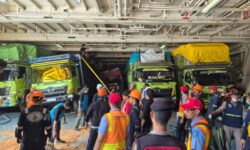 Feri Dharma 1X Miring Saat Sandar di Semayang, Satu Korban Diduga Tewas