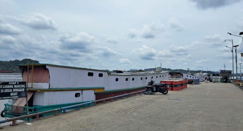 BBM Subsidi Tersendat, Kapal Rute Samarinda Kubar-Mahulu Setop Berlayar Seminggu