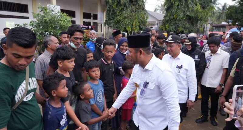 Rudy Mas’ud Serahkan Bantuan Masyarakat Kaltim Rp2,8 Miliar ke Korban Banjir Bandang di Aceh