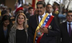 Donald Trump Umumkan Penangkapan Presiden Venezuela dan Istri