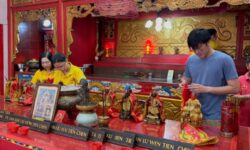 Ritual Sambut Imlek 2026, Klenteng Tertua di Balikpapan Prosesi Penyucian Dewa-Dewi