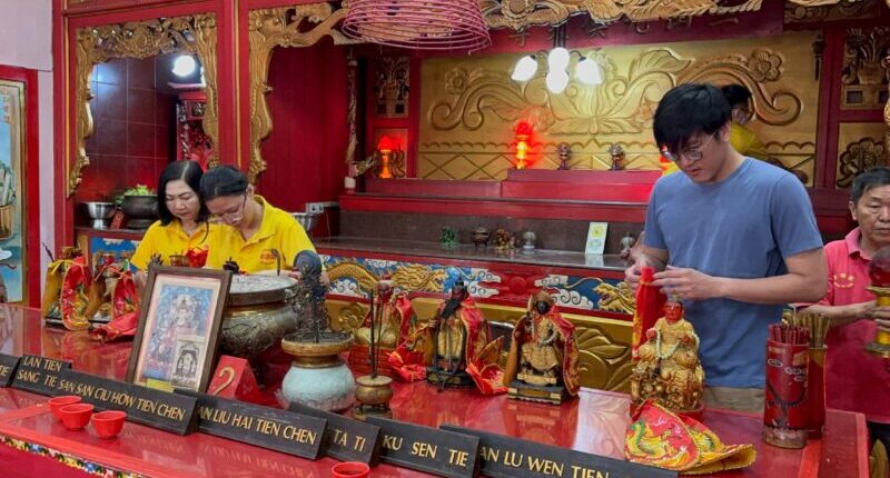 Ritual Sambut Imlek 2026, Klenteng Tertua di Balikpapan Prosesi Penyucian Dewa-Dewi