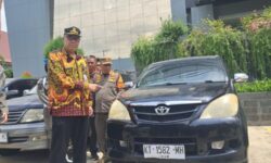 Akal-akalan Pensiunan ASN Pemprov Kaltim Rubah Pelat Dinas Tepergok Satpol PP