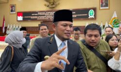 Dapat Mobil Dinas Harga Rp8,5 Miliar, Rudy Mas’ud: Masak Iya Kepala Daerah Pakai Mobil Alakadarnya?