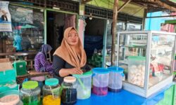 Tiga Tahun Tak Bertemu Anak, Kisah Haru Ibu Penjual Gado-gado di Kota Raja