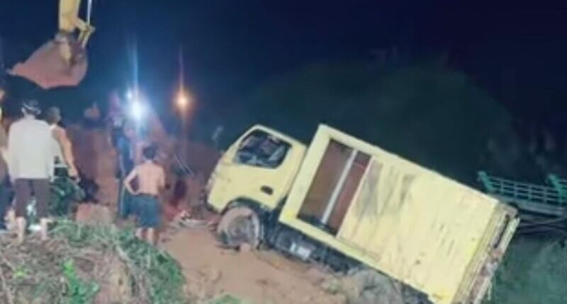 Pick-up dan Truk Tenggelam Bersama Kapal Fery “Fatimah 2” di Penyeberangan Sebulu