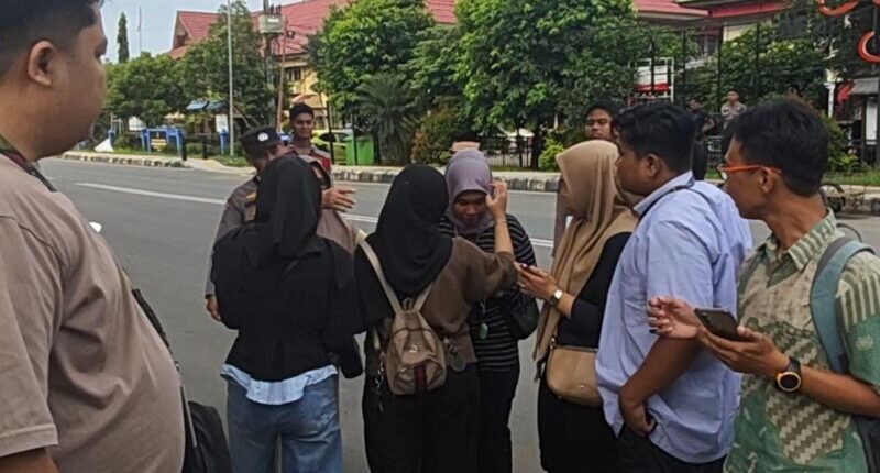 Ricuh Pascavonis Muzaiyin Ardhi El-Bagiz Membuat Pelupuk Mata Wartawan Memar