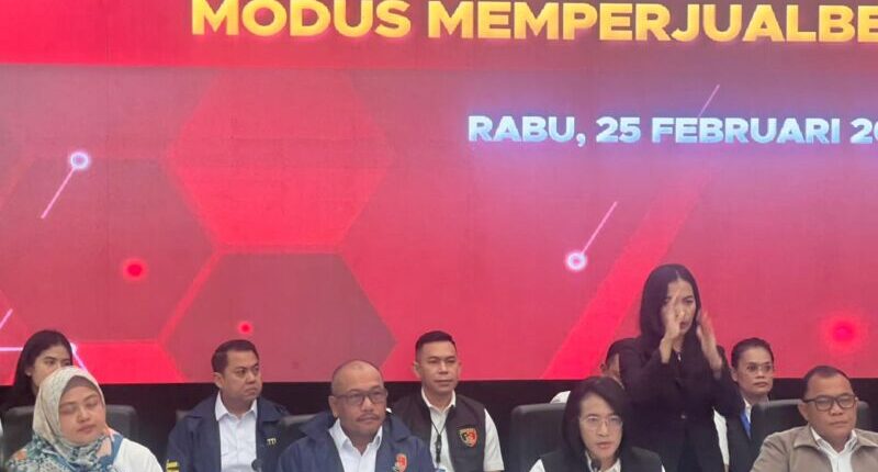 Polisi Tangkap 4 Orang Tua Penjual Anaknya Melalui Akun Media Sosial