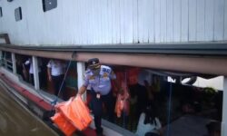 31 Jaket Pelampung di Dermaga Sungai Kunjang Ditemukan Sudah Tak Layak Pakai