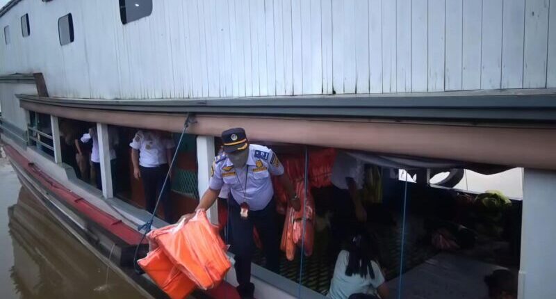 31 Jaket Pelampung di Dermaga Sungai Kunjang Ditemukan Sudah Tak Layak Pakai