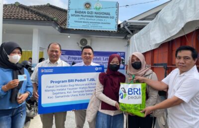 Bahagianya Warga Samarinda Terima Sembako Gratis di Tengah Naiknya Harga Bahan Pokok