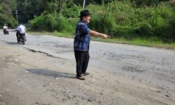 Pemerintah Pusat dan Daerah Harus Segera Perbaiki Jalan Rusak