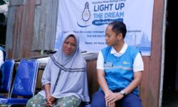 PLN UID Kaltimra Terangi 60 Rumah Keluarga Prasejahtera