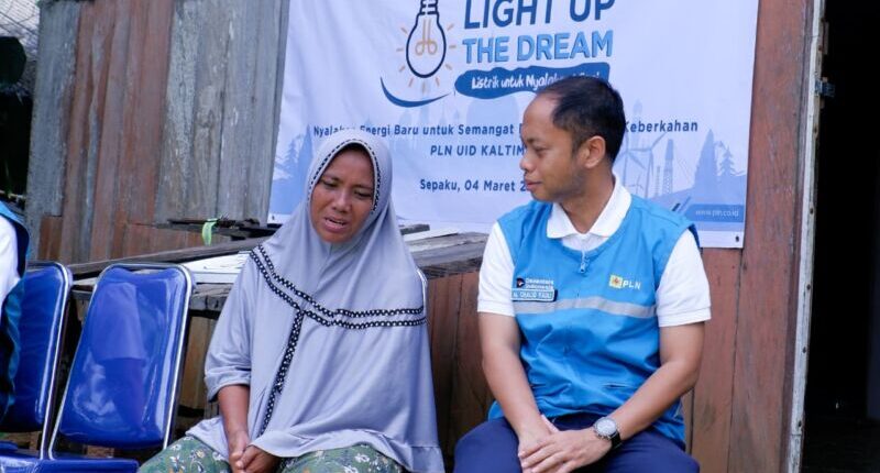 PLN UID Kaltimra Terangi 60 Rumah Keluarga Prasejahtera