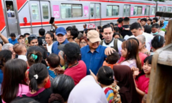 Presiden Prabowo Kunjungi Warga di Bantaran Rel Kereta Api