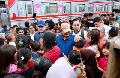 Presiden Prabowo Kunjungi Warga di Bantaran Rel Kereta Api
