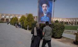 Pemimpin Baru Iran Mojtaba Khamenei Bersumpah Tutup Selat Hormuz