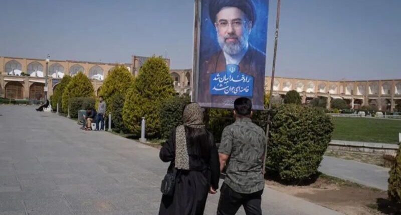 Pemimpin Baru Iran Mojtaba Khamenei Bersumpah Tutup Selat Hormuz