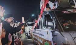 Meriah! Kendaraan Hias dan Takbir Menggema di Jalan KH Dewantara
