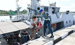 TNI AL Gagalkan Penyelundupan 14 WNI asal NTT ke Malaysia