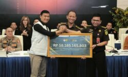 Polri Serahkan Uang Hasil TPPU Judol Rp58,18 Miliar ke Negara