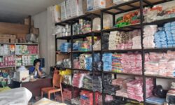 Harga Plastik di Samarinda Melonjak Naik 70 Persen, Omzet Pedagang Anjlok