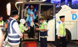 359 Jemaah Haji Samarinda Berangkat ke Tanah Suci, Diminta Tak Larut Foto-foto