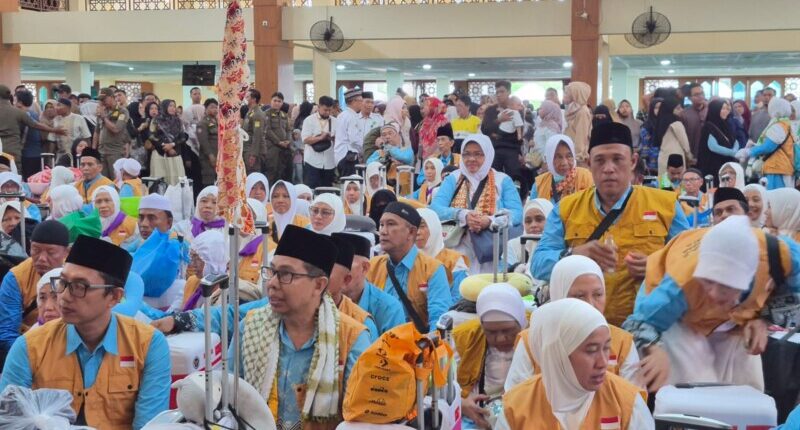 Diiringi Pesan Disiplin dan Doa Buat Daerah, 360 Jemaah Haji Balikpapan Berangkat ke Tanah Suci