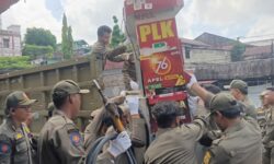 Operasi Terpadu Satpol PP Angkut Belasan POM Mini Tak Berizin Balikpapan