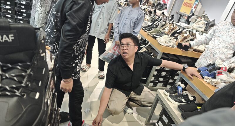 Dipanggil “Mas”, Cerita Hangat Anak LKSA Belanja Bareng Rendi Solihin