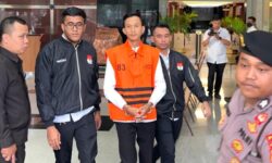 KPK Tahan Ajudan Gubernur Riau Terkait Kasus Pemerasan