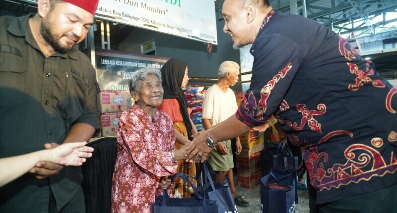 PLN UID Kaltimra Melalui YBM Salurkan 877 Paket Bantuan Untuk Mustahik di Kaltim dan Kaltara