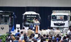 Prabowo Targetkan Produksi Sedan Listrik Massal 2028