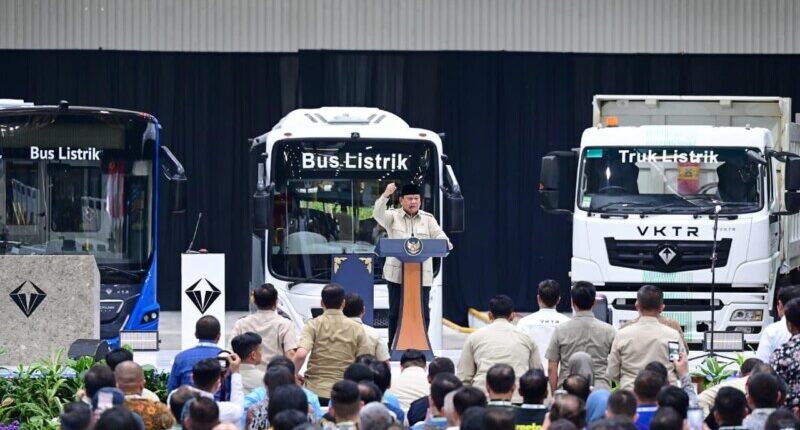 Prabowo Targetkan Produksi Sedan Listrik Massal 2028