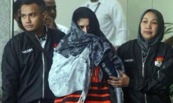 Turut Nikmati Uang Korupsi, Suami Bupati Pekalongan Fadia Arafiq Diperiksa KPK