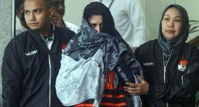 Turut Nikmati Uang Korupsi, Suami Bupati Pekalongan Fadia Arafiq Diperiksa KPK