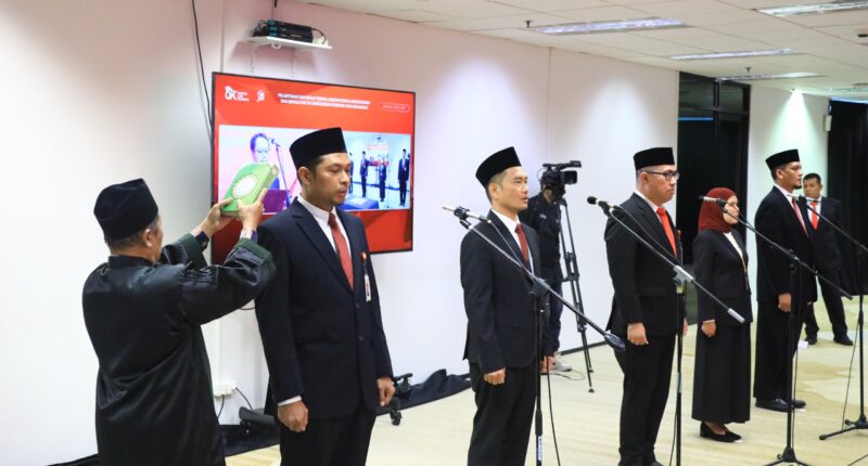 Ketua Dewan Komisioner OJK Lantik Kepala Departemen dan Kepala OJK Daerah