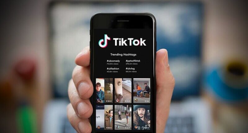 Wang Sinawang di Era Media Sosial: Kenapa Kita Selalu Merasa Hidup Orang Lain Lebih Sempurna?