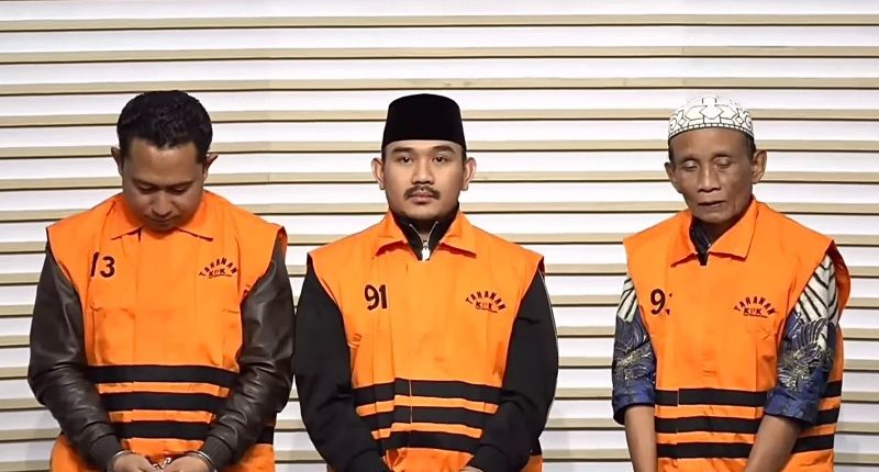 Bupati Bekasi Ade Kuswara dan Ayahnya Didakwa Terima Suap Rp12,4 Miliar